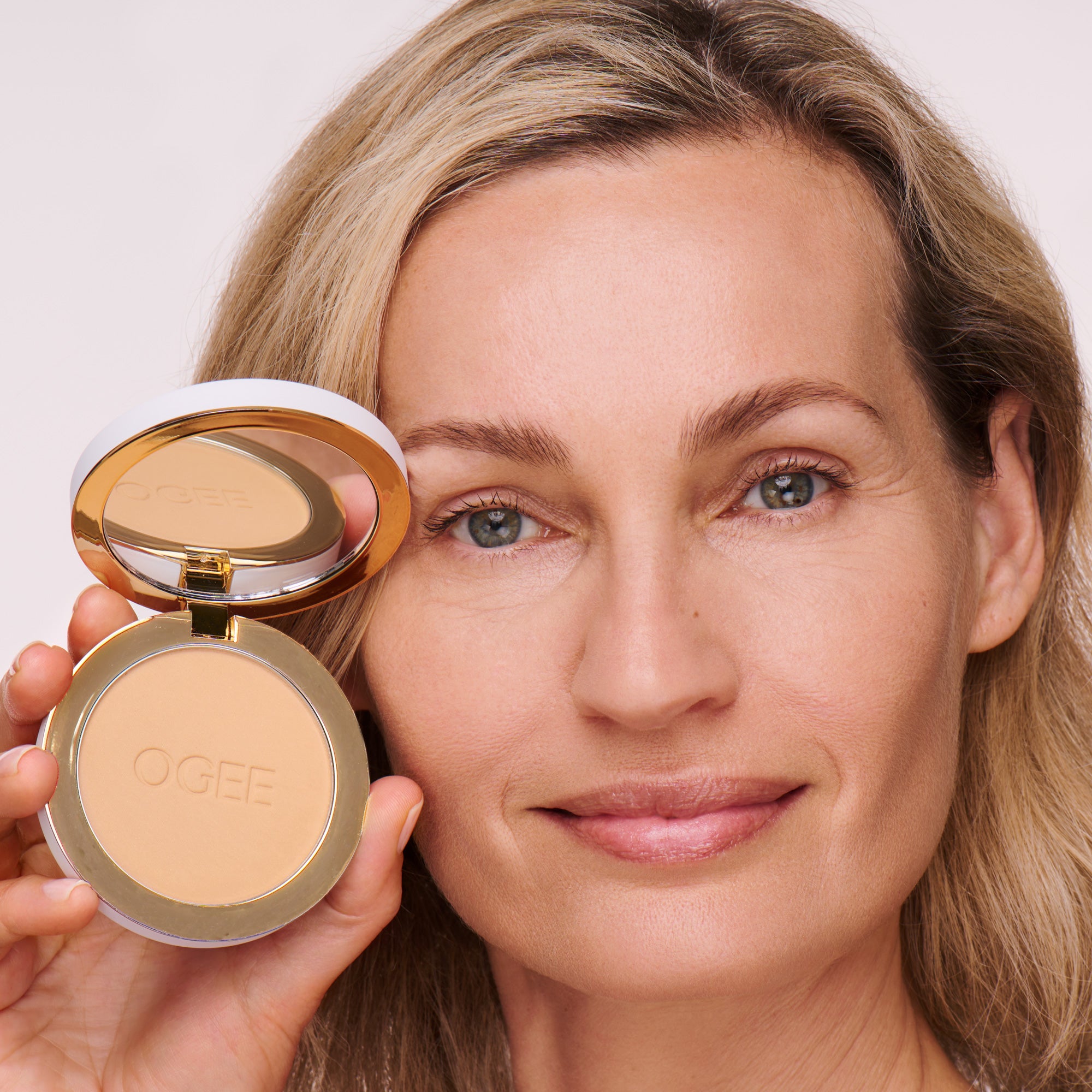 Complexion Perfecting Setting Powder - Image 17