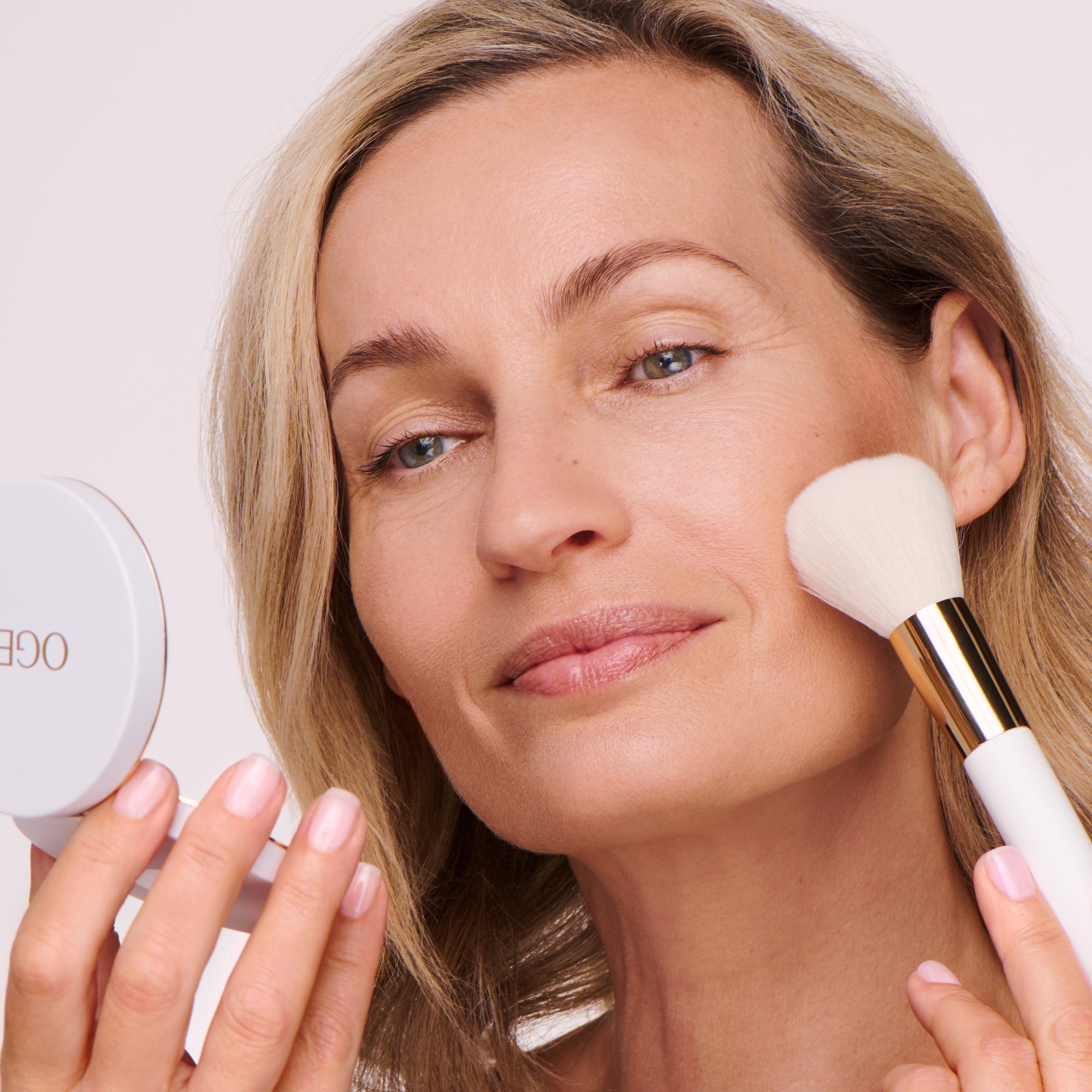 Complexion Perfecting Setting Powder - Image 18