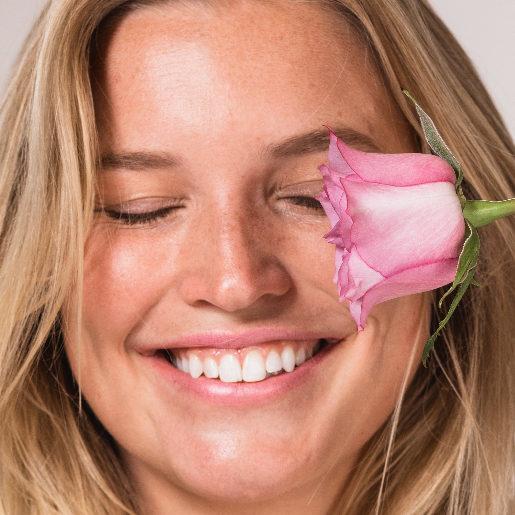 Full Bloom Sculpted Lipstick - Image 173