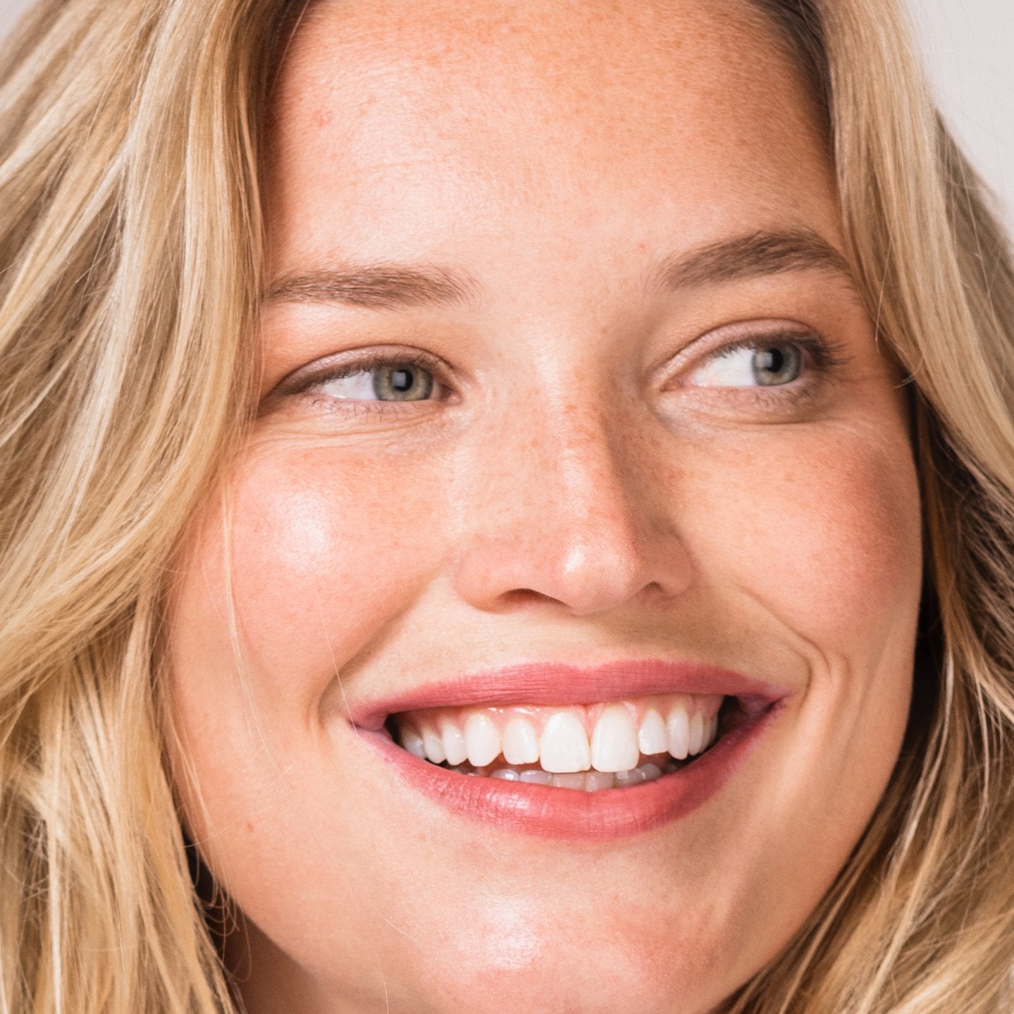Full Bloom Sculpted Lipstick - Image 12