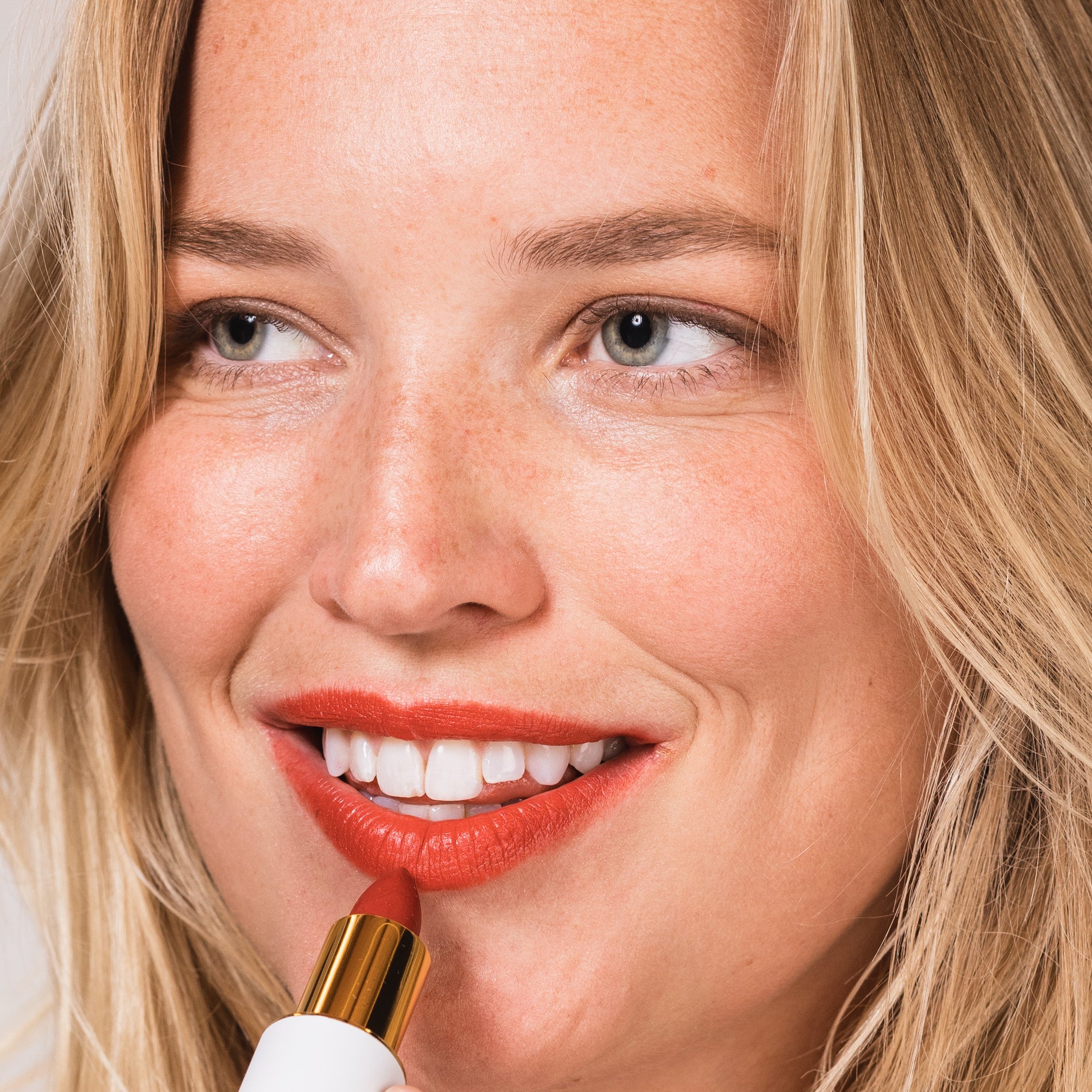 Full Bloom Sculpted Lipstick - Image 18